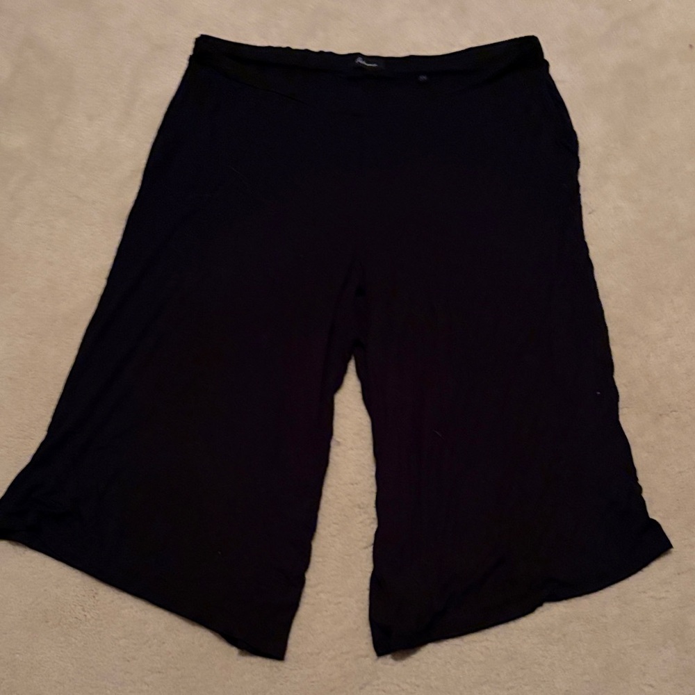 Reitmans Black Wide-Leg Capris
